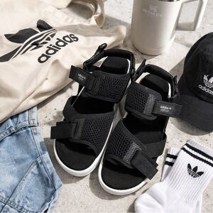 Adidas Originals Black Strap Sandals Women’s 8 Sporty Athleisure Comfort Slides